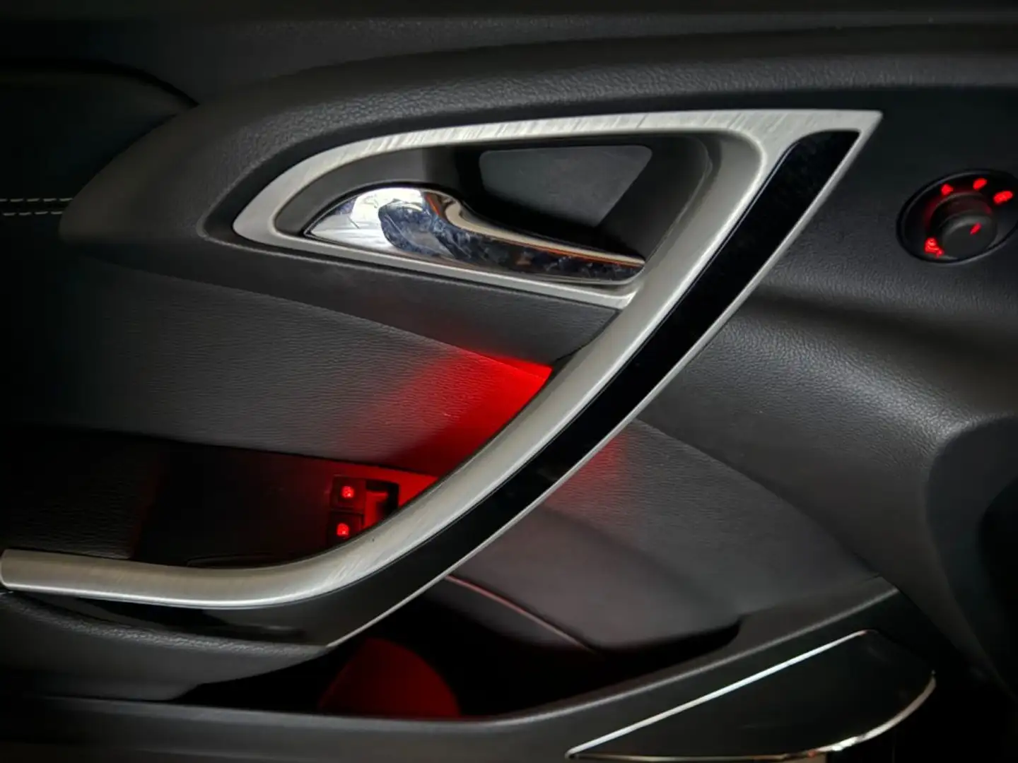 Opel Astra GTC 1.6 Turbo 180CV 3 porte Cosmo S Schwarz - 2