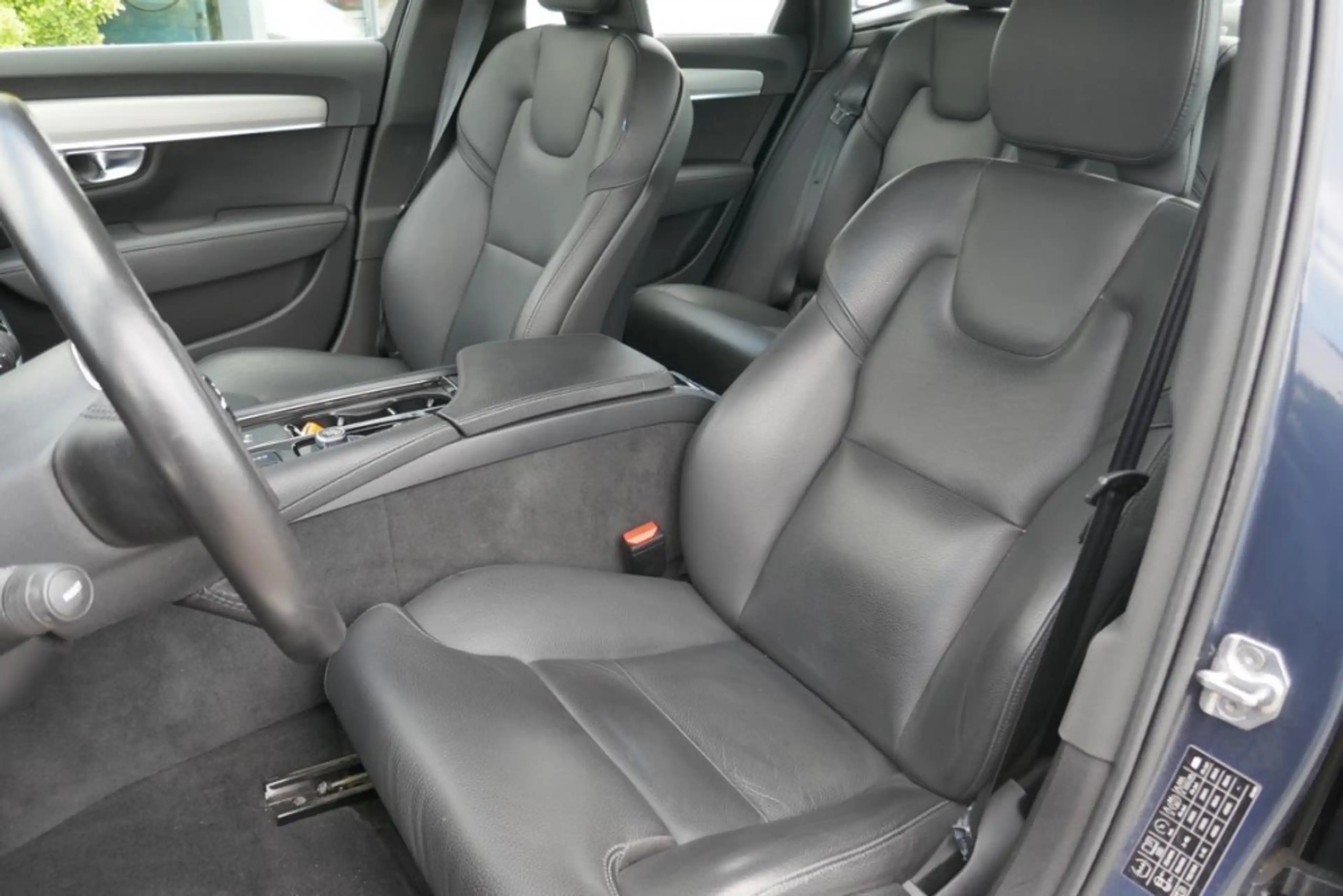 Volvo S90 MomentumPro|AWD|LichtPak|19Zoll|Parkassist — photo 6