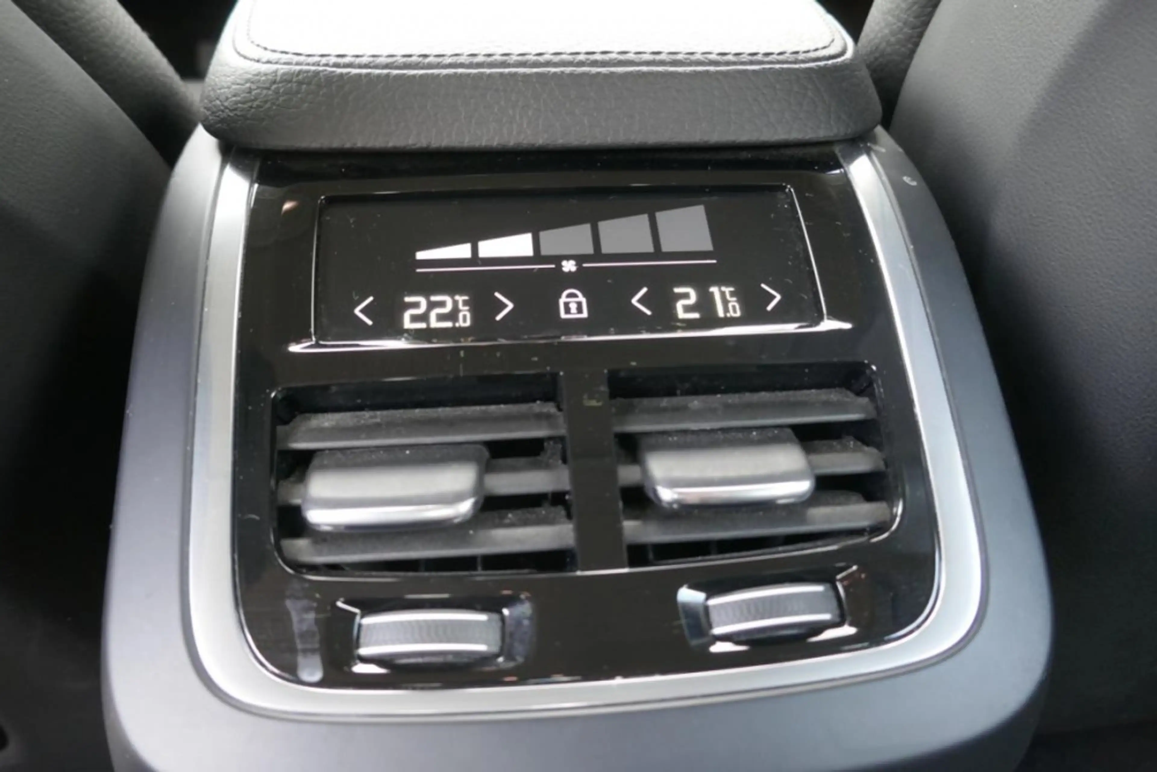Volvo S90 MomentumPro|AWD|LichtPak|19Zoll|Parkassist — photo 8