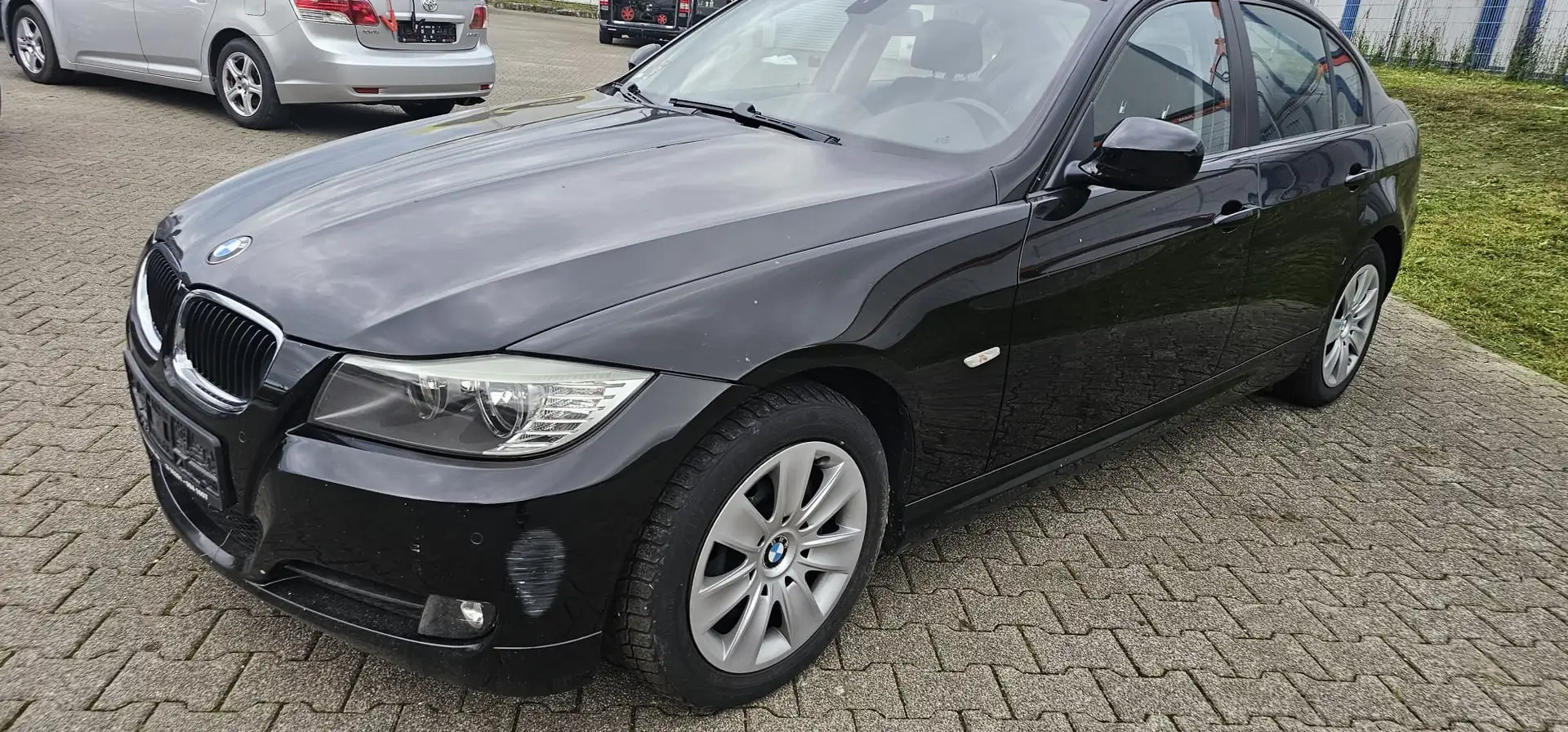 BMW 318 318i Schwarz - 1