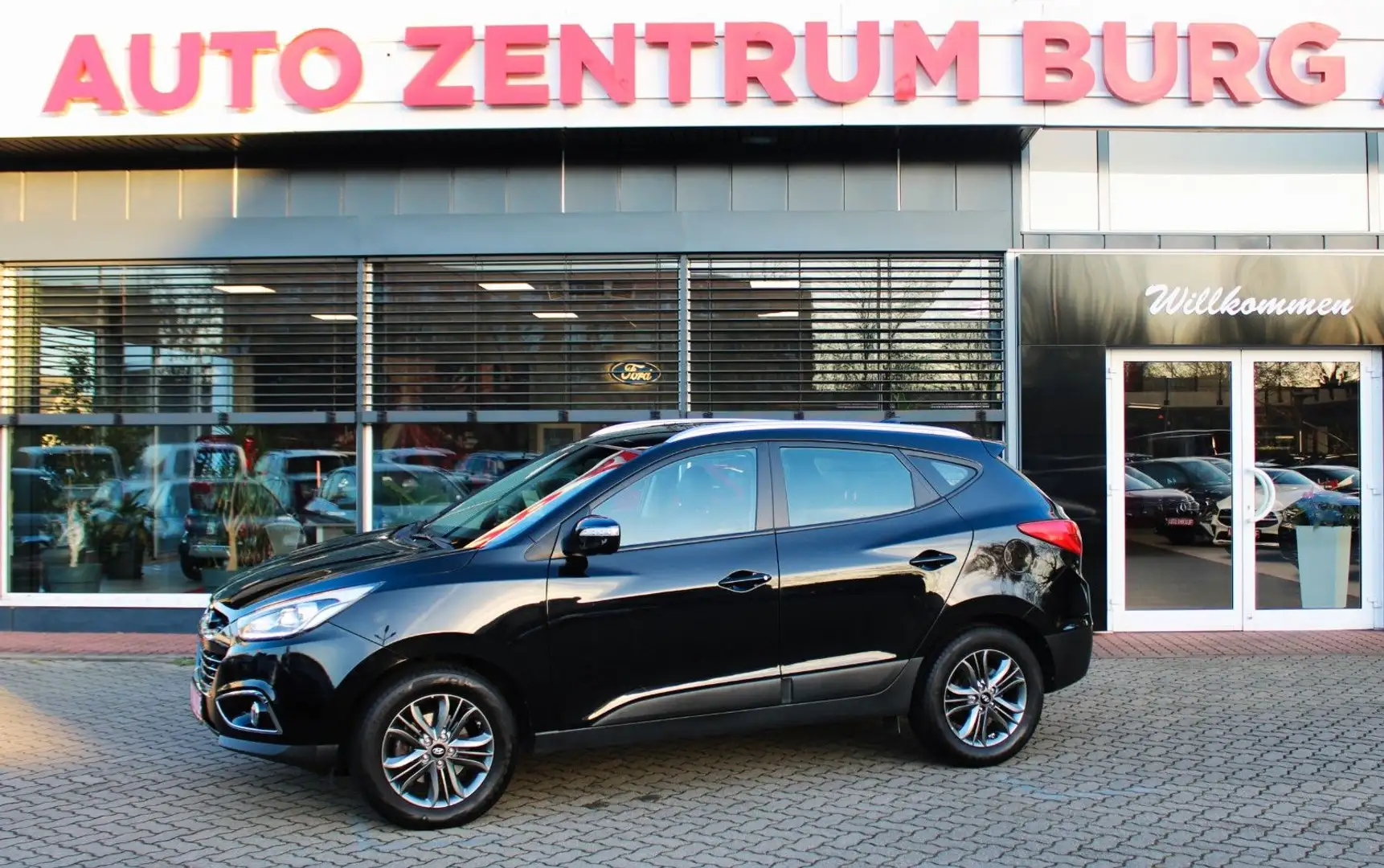Hyundai iX35 Comfort 2WD AHK Kamera Navi Tempomat Schwarz - 1