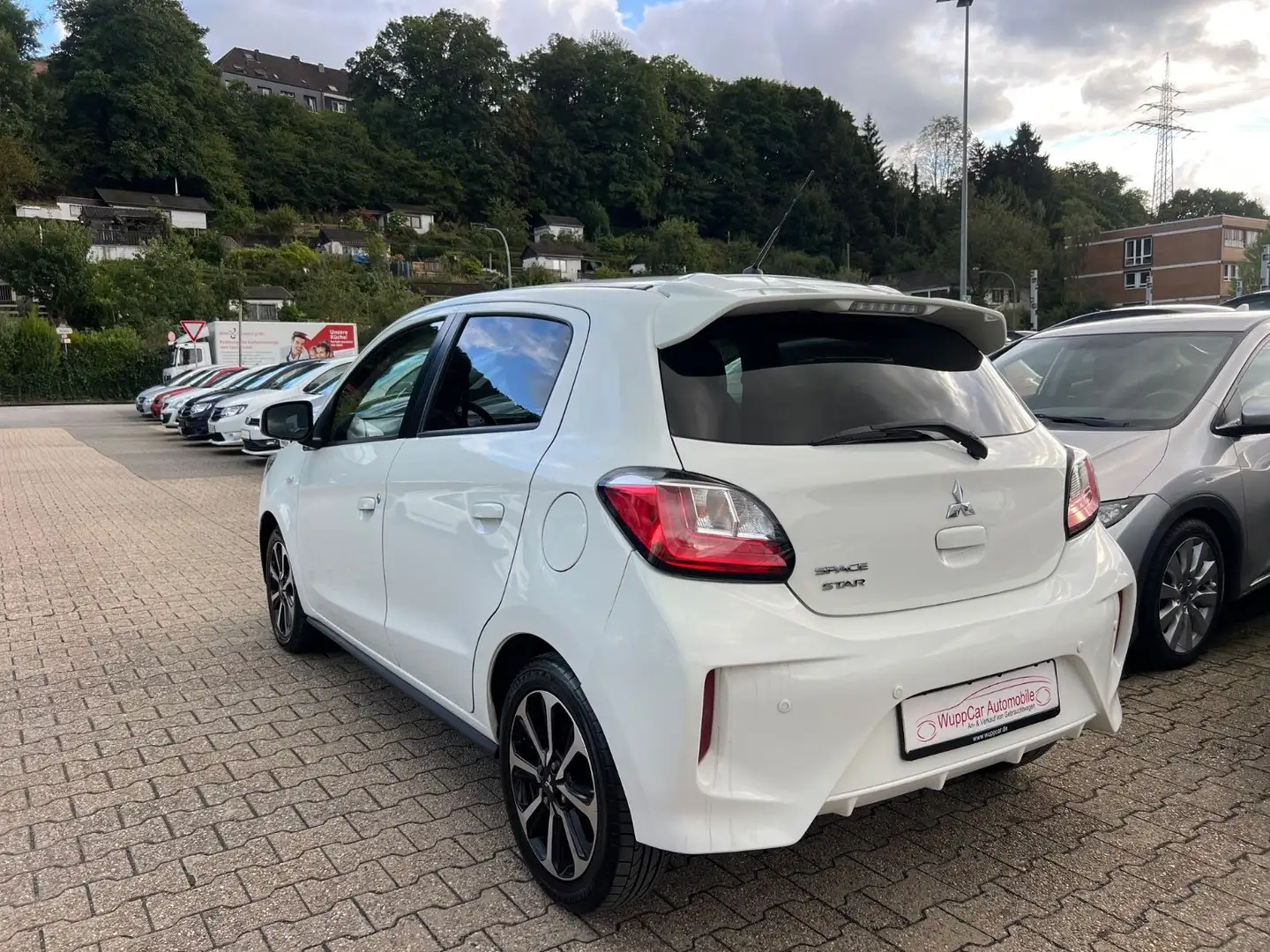 Mitsubishi Space Star Intro Edition+NAVI*KLIMA*TEMP*SHZ* Weiß - 2