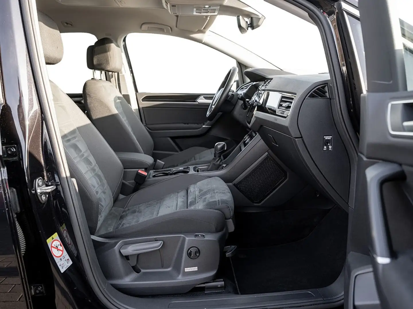 Volkswagen Touran 1.5 TSI Highline AHK STHZG KAM LED NAV Schwarz - 2