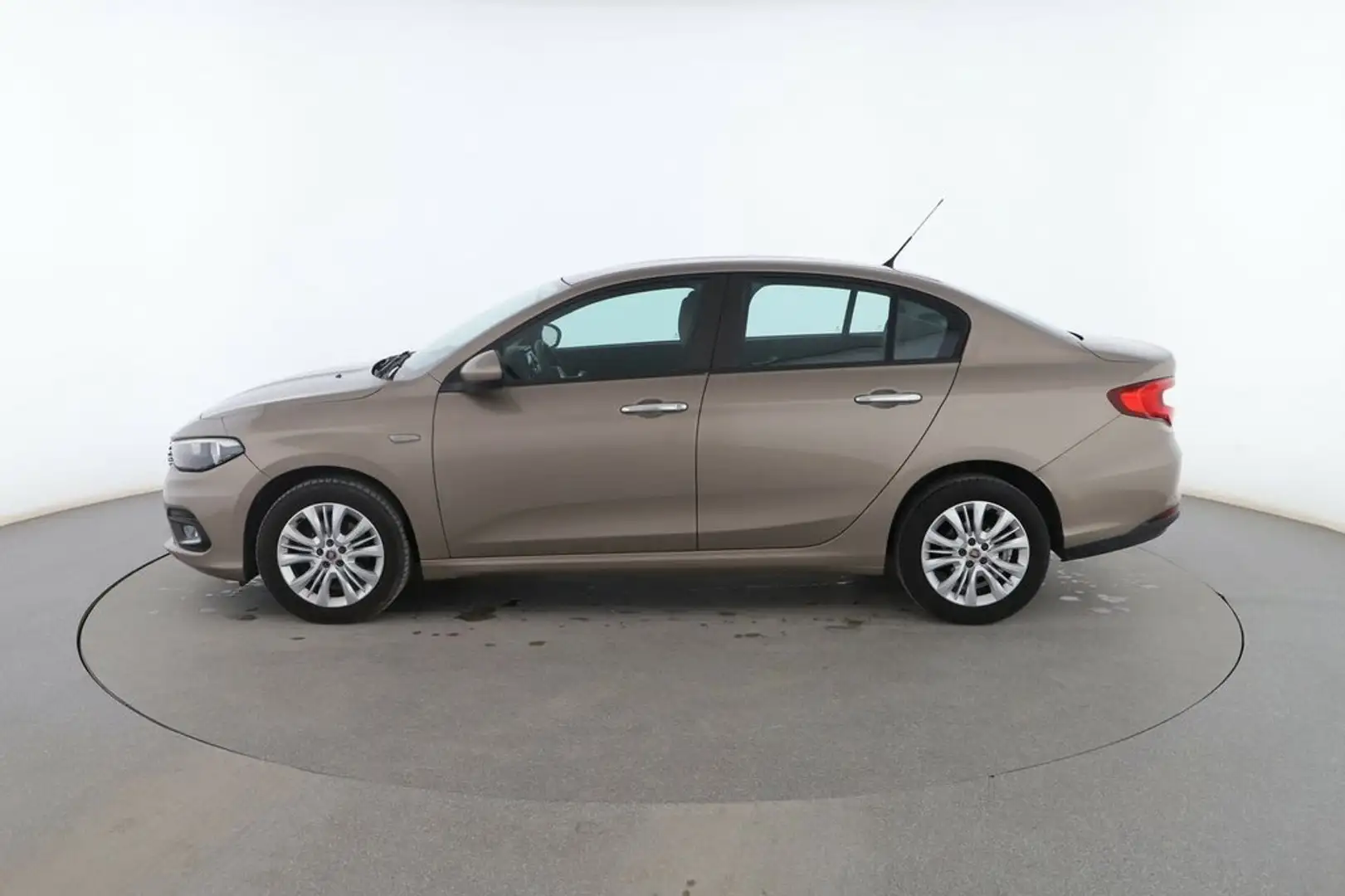 Fiat Tipo 1.6 JTDM Easy Béžová - 2
