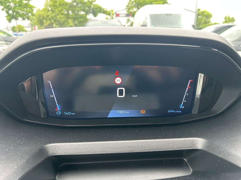 Peugeot Partner L1H1/M 96 KW — photo 11