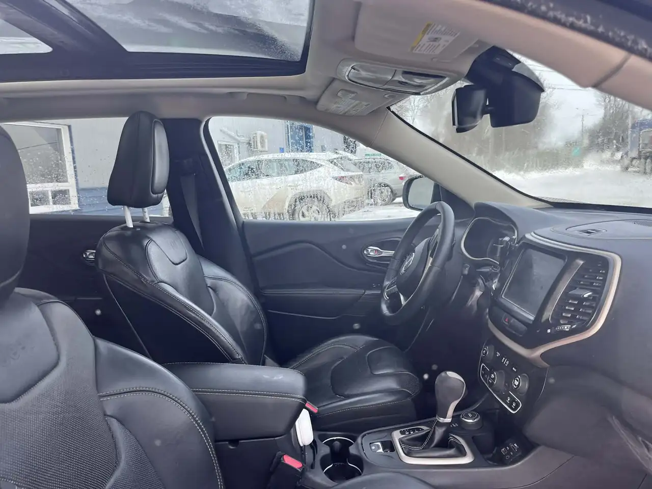 Jeep Cherokee снимка Jeep Cherokee