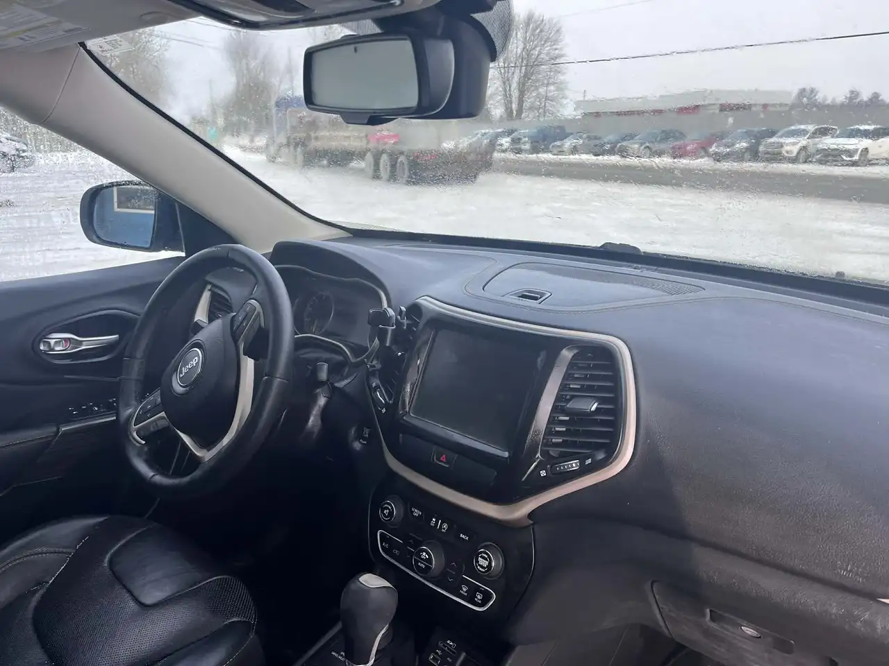 Jeep Cherokee снимка Jeep Cherokee