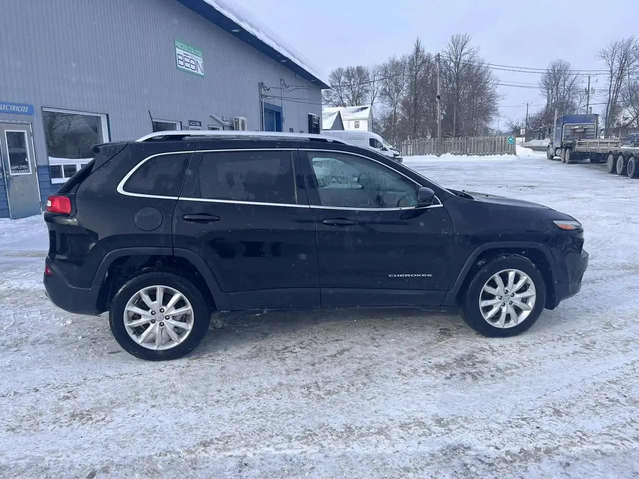 Jeep Cherokee снимка Jeep Cherokee