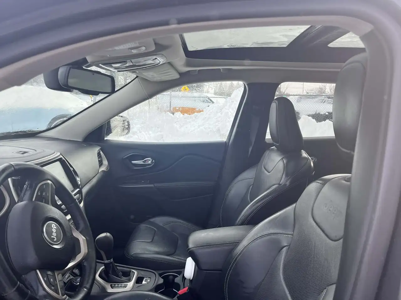 Jeep Cherokee снимка Jeep Cherokee