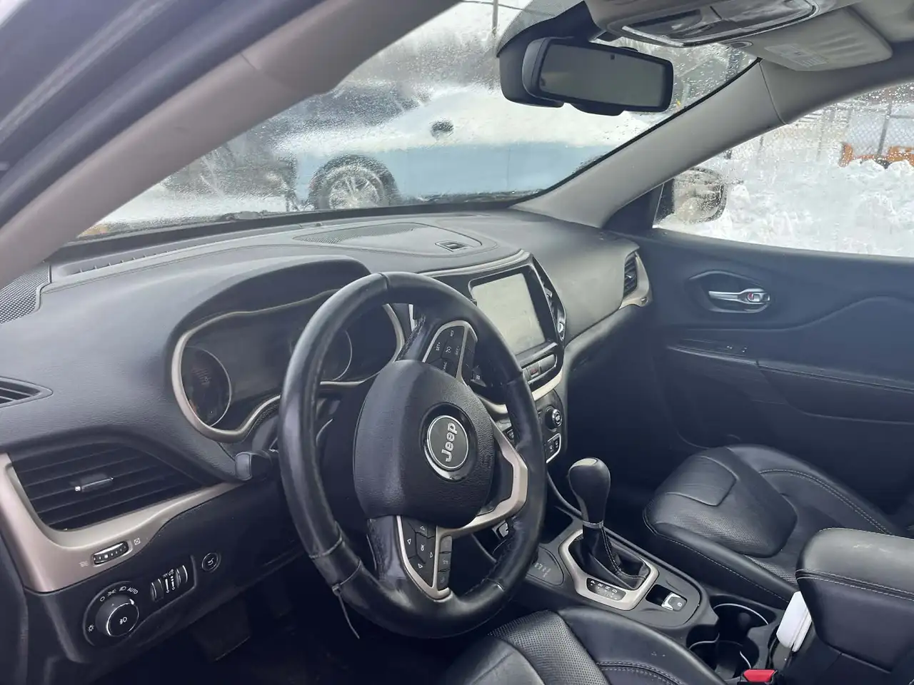 Jeep Cherokee снимка Jeep Cherokee
