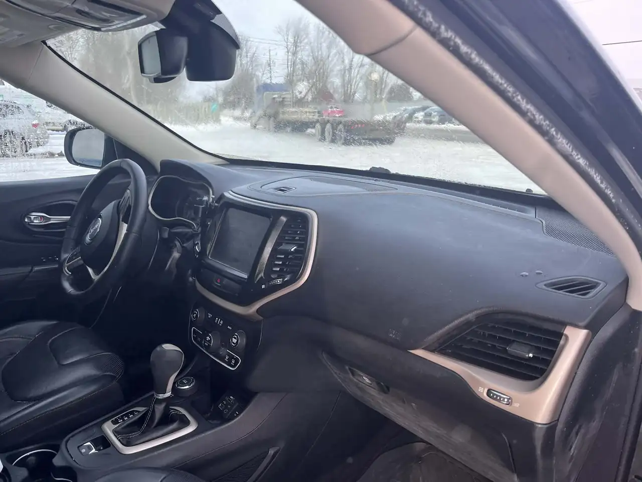 Jeep Cherokee снимка Jeep Cherokee