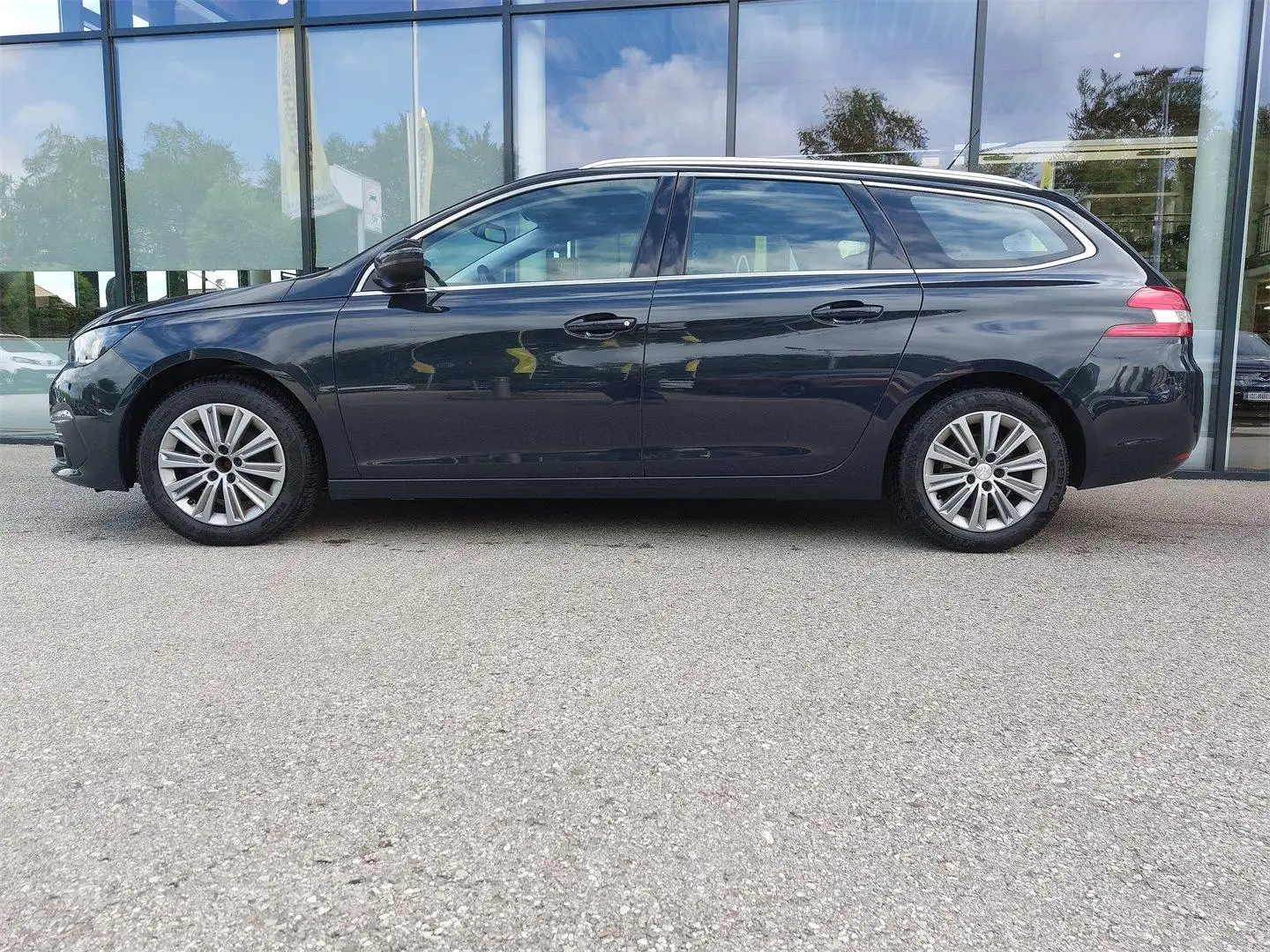 Peugeot 308 SW 1,5 BlueHDI 100 Allure S&S Grau - 2