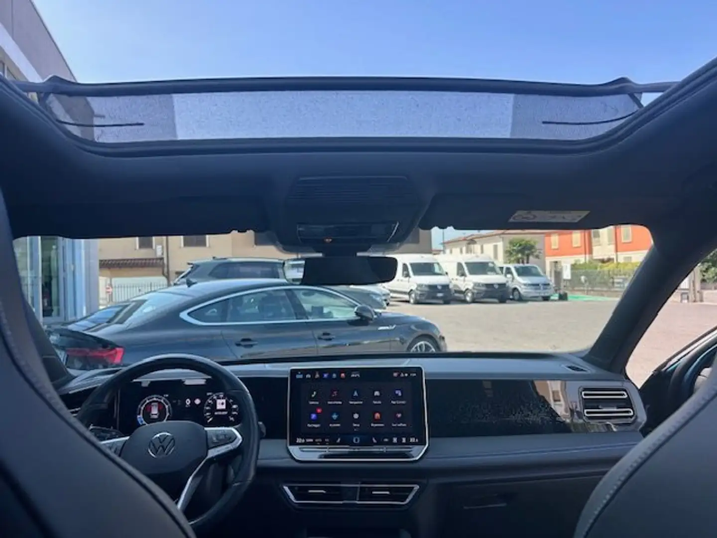 Volkswagen Tiguan R-LINE TSI 150 CV TETTO APR / BAULE EL. 2 ANNI Blu/Azzurro - 2