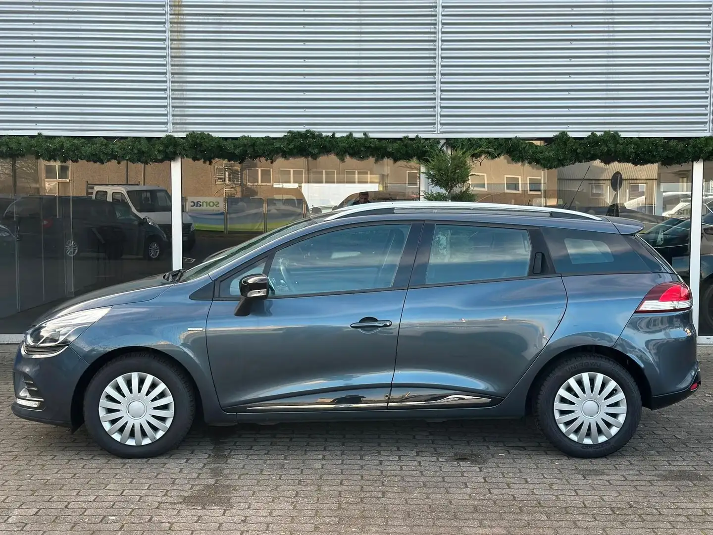 Renault Clio IV Grandtour Limited Grau - 2