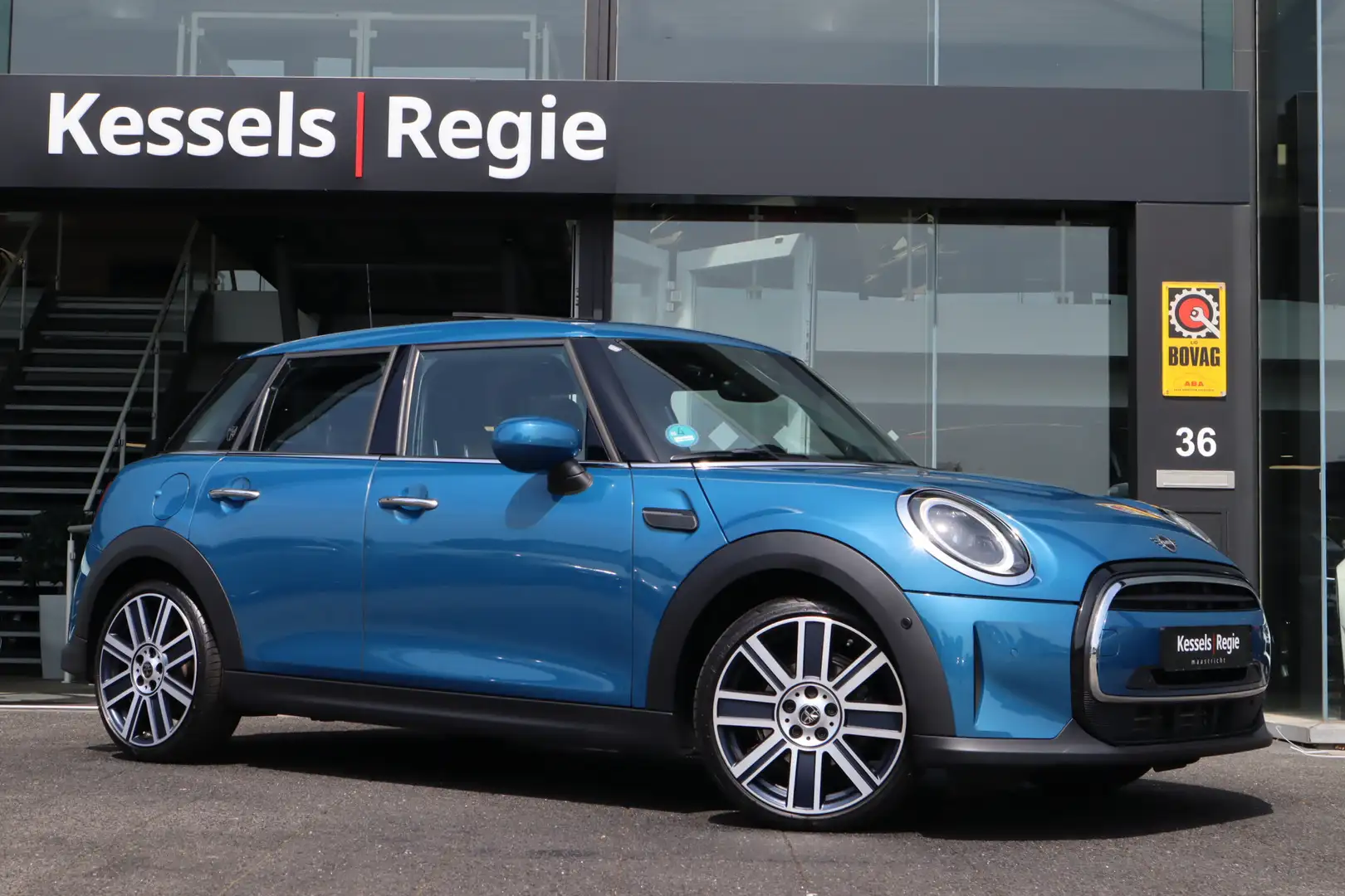 MINI Cooper Mini 1.5 MINI Yours Trim Pano Leer HuD Led Camera Bleu - 2