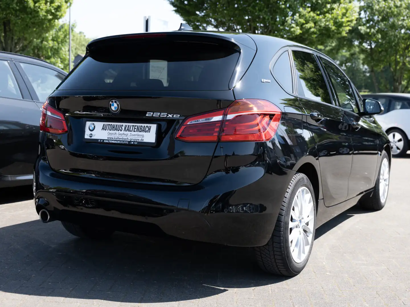 BMW 225 xe Active Tourer iPerformance NAVI SHZ PDC Černá - 2
