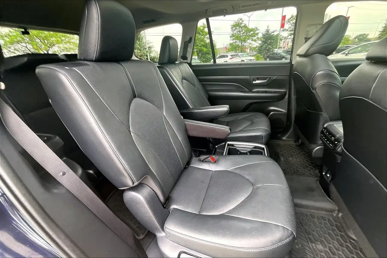 Toyota Grand Highlander снимка Toyota Grand Highlander