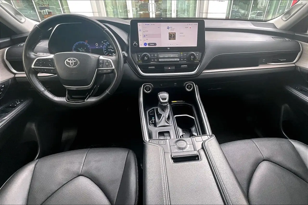 Toyota Grand Highlander снимка Toyota Grand Highlander
