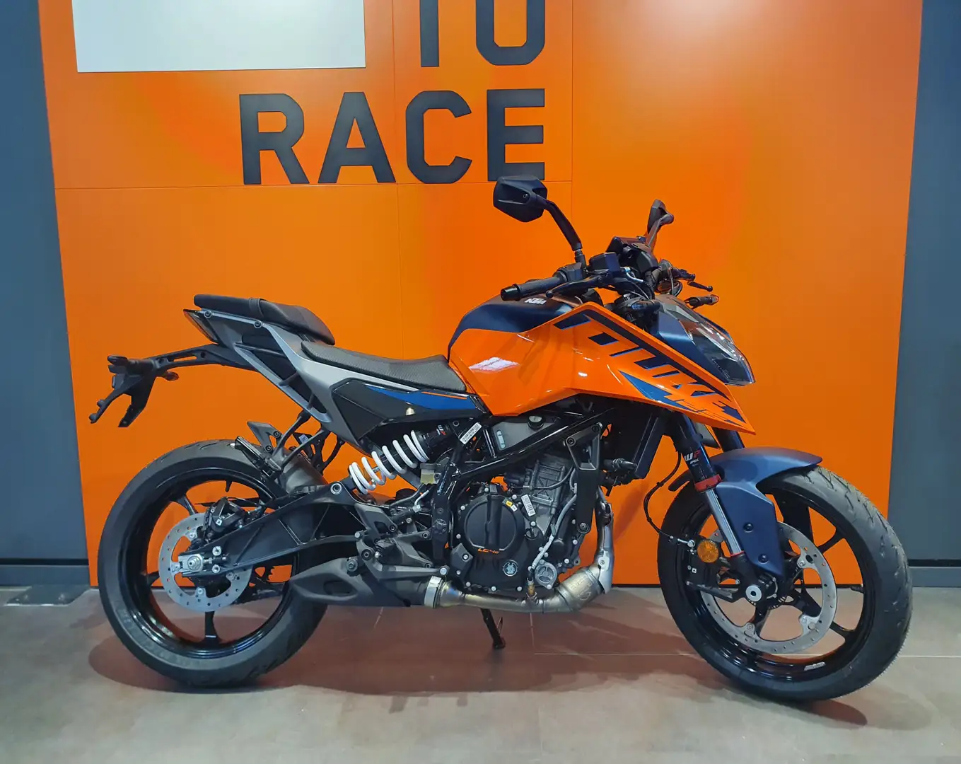 KTM 125 Duke Orange - 1