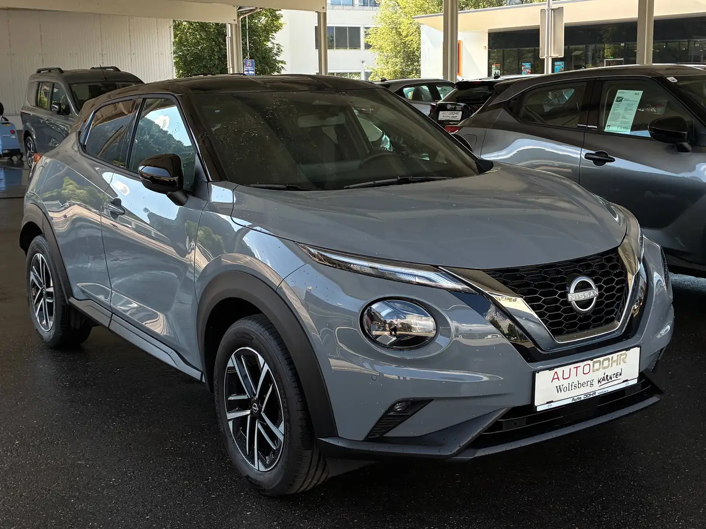 Nissan Juke Juke 1,0 DIG-T N-Connecta DCT Grau - 1
