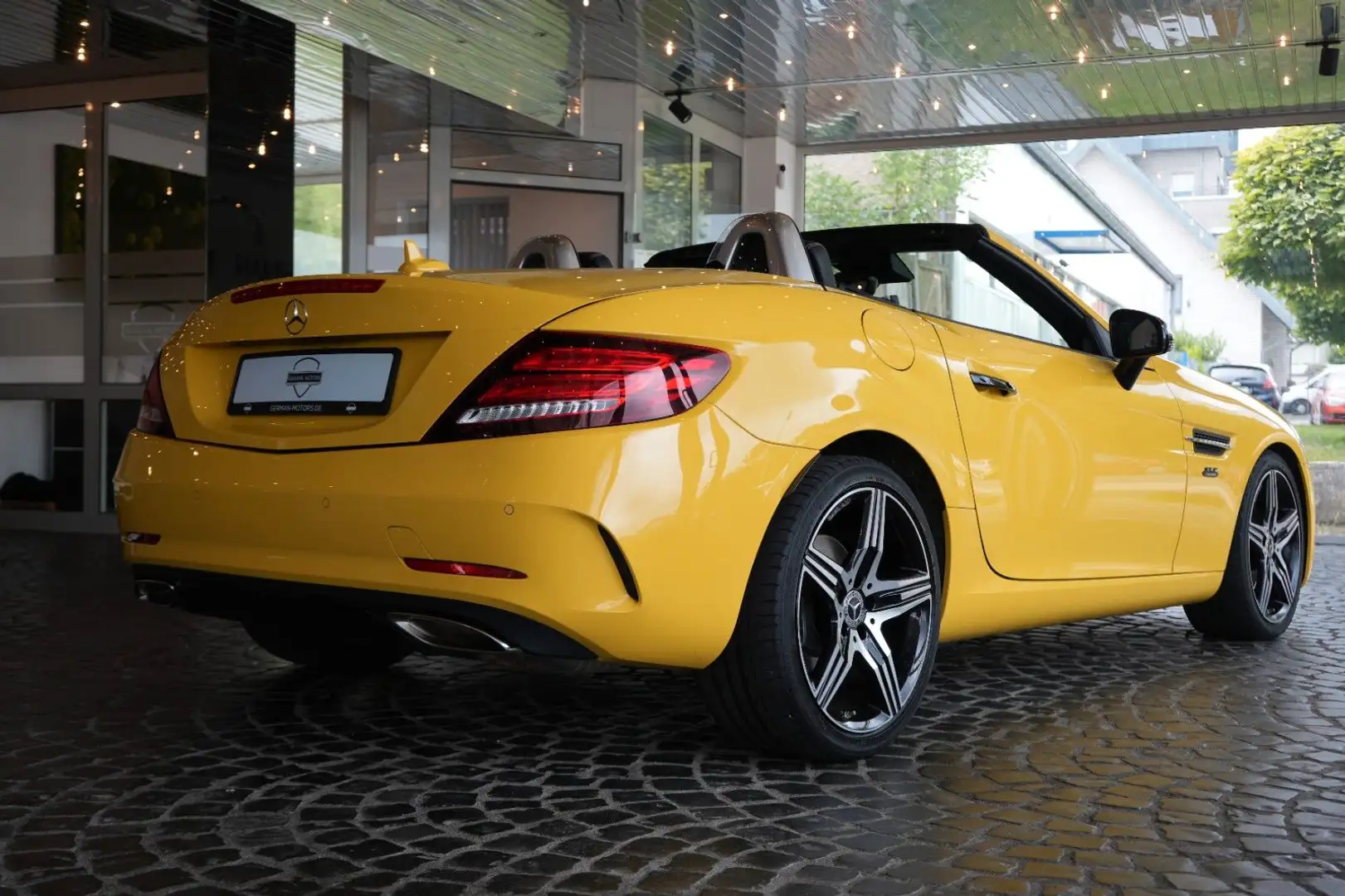 Mercedes-Benz SLC 300 Roadster AMG-Line "FINAL EDITION" MEMORY Gelb - 2