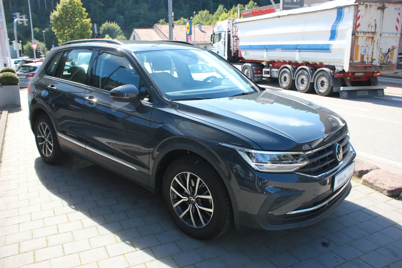 Volkswagen Tiguan Life 2.0 TDI Navi,AHK,PDC,LED,Standheiz. Gris - 2