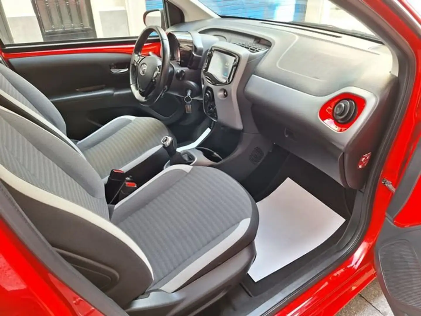 Toyota Aygo 70 x-clusiv Rojo - 2
