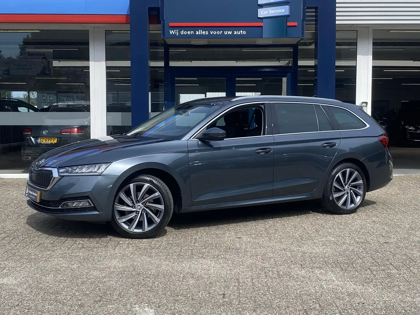 Skoda Octavia Combi 1.0 TSI Business Edition Plus / NL-Auto / Ad Grau - 2