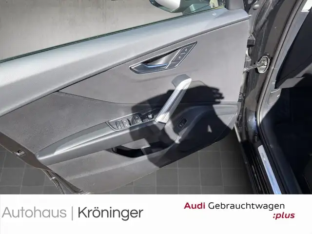 Audi Q2 view 8