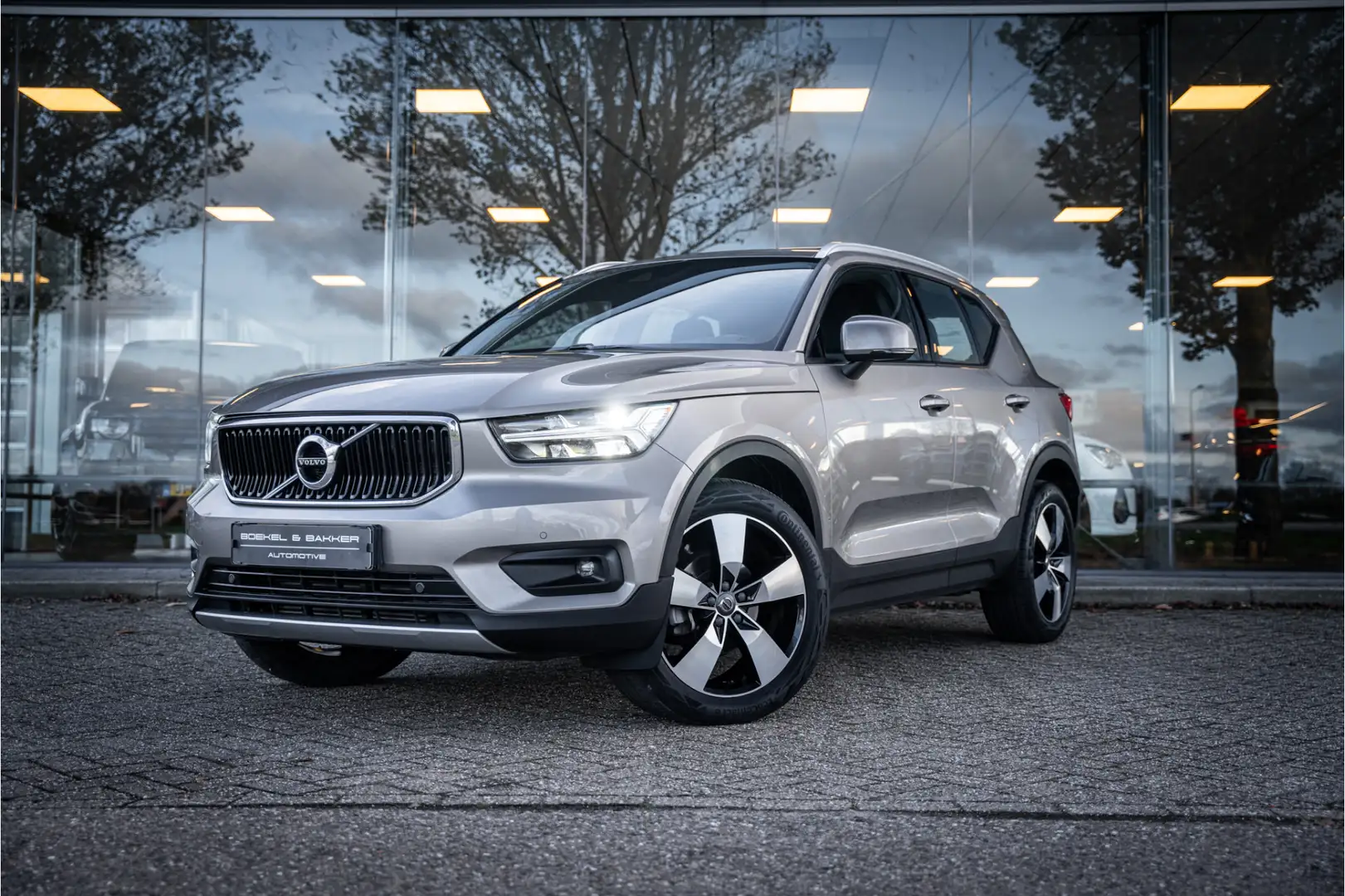 Volvo XC40 1.5 T2 Business Pro Aut.8 ** Panodak ** Camera ** Grijs - 1