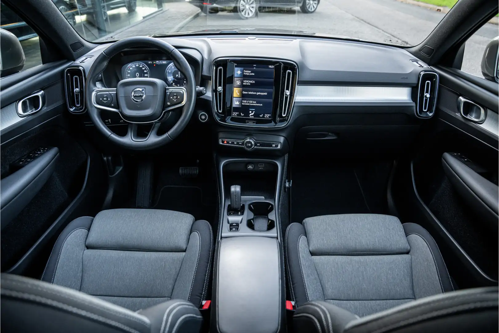 Volvo XC40 1.5 T2 Business Pro Aut.8 ** Panodak ** Camera ** Grigio - 2