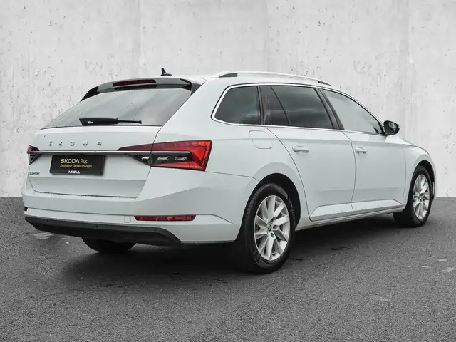 Skoda Superb view 4