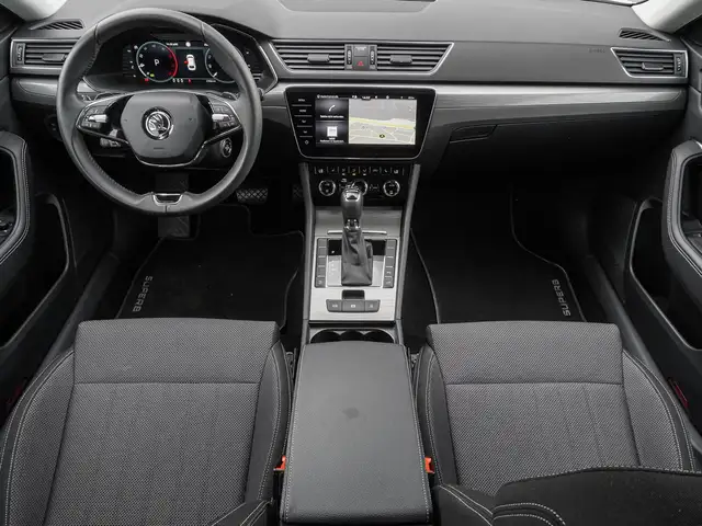 Skoda Superb view 10