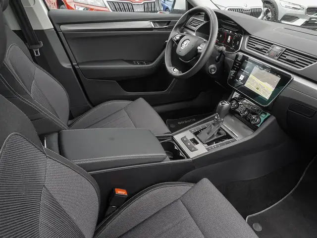 Skoda Superb view 8