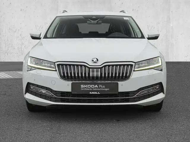 Skoda Superb view 3