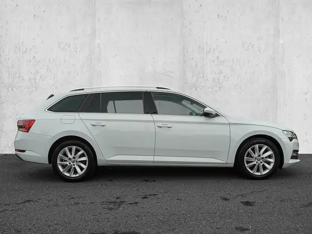Skoda Superb view 5