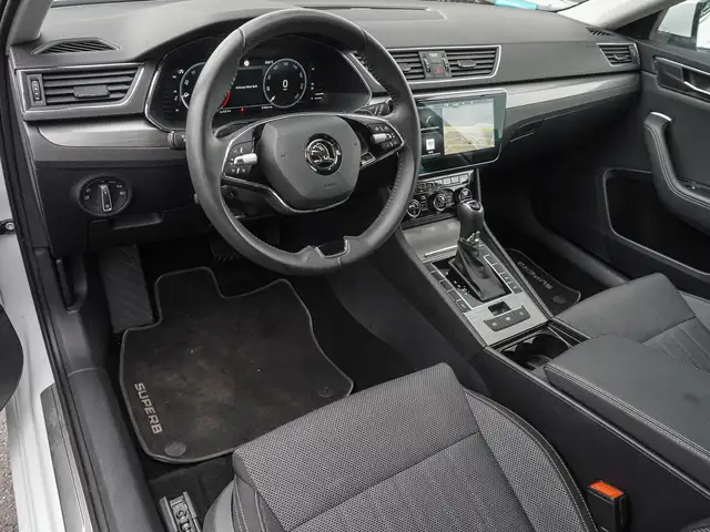 Skoda Superb view 9