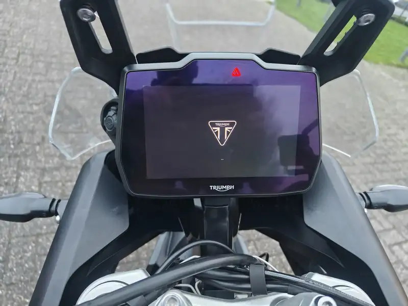 Triumph Tiger 900 - foto 8