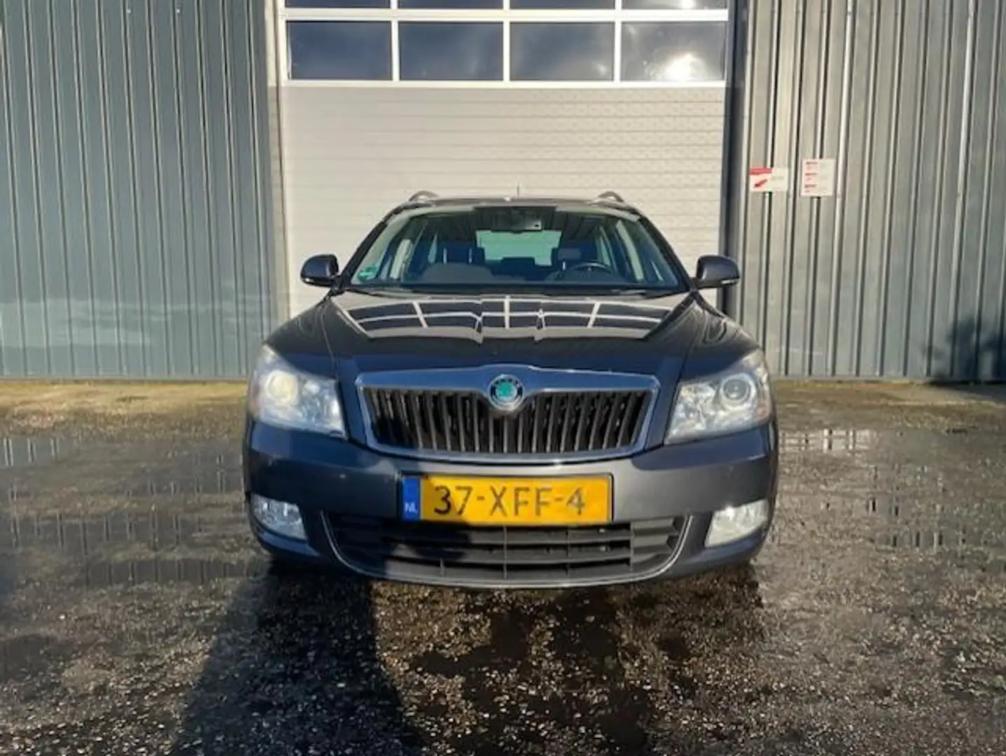Skoda Octavia Combi 1.2 TSI Ambition Business Line Gris - 2