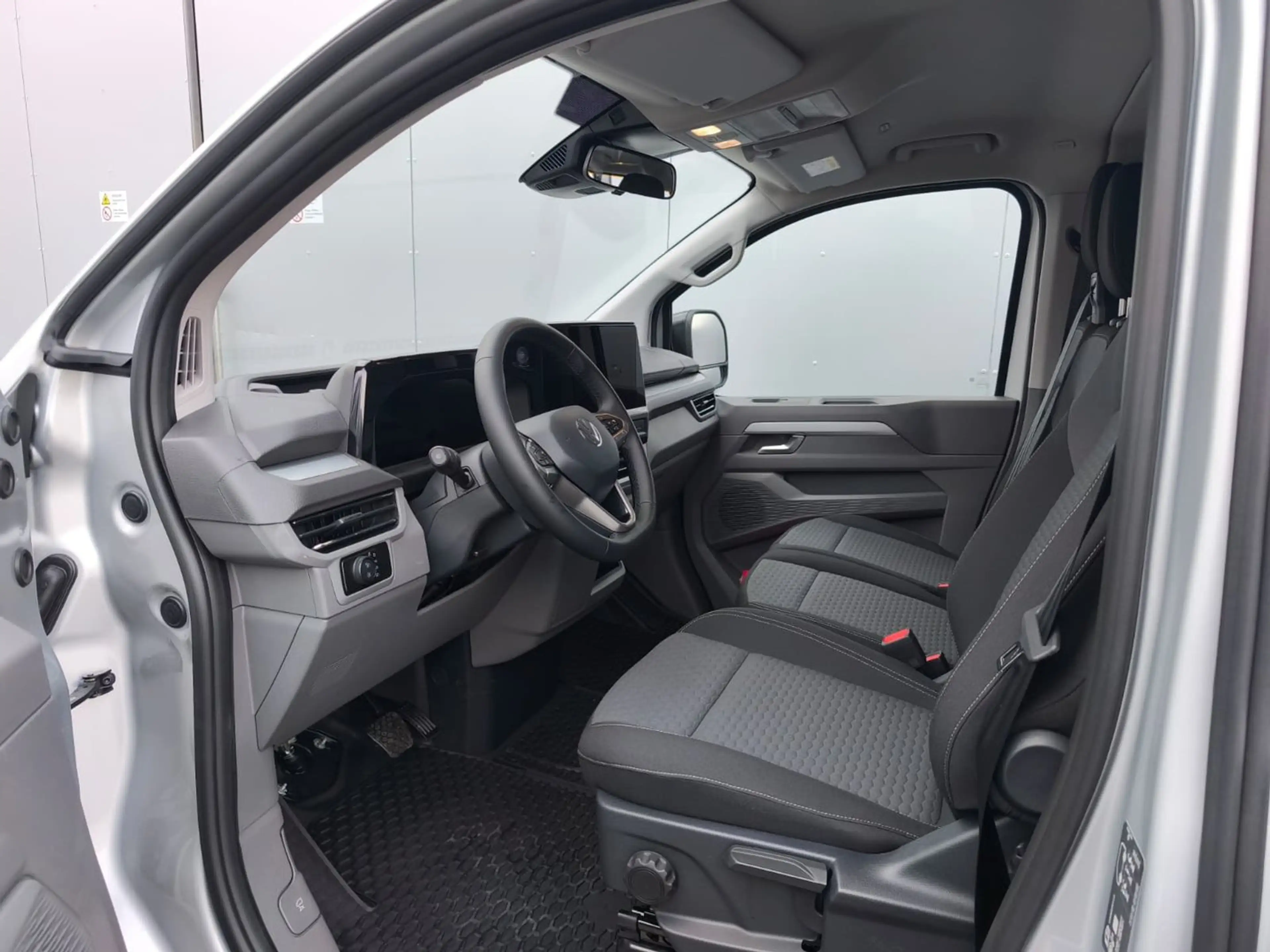 Volkswagen T7 Caravelle VW T7 Caravelle Life LR TDI 4MOTION — photo 6