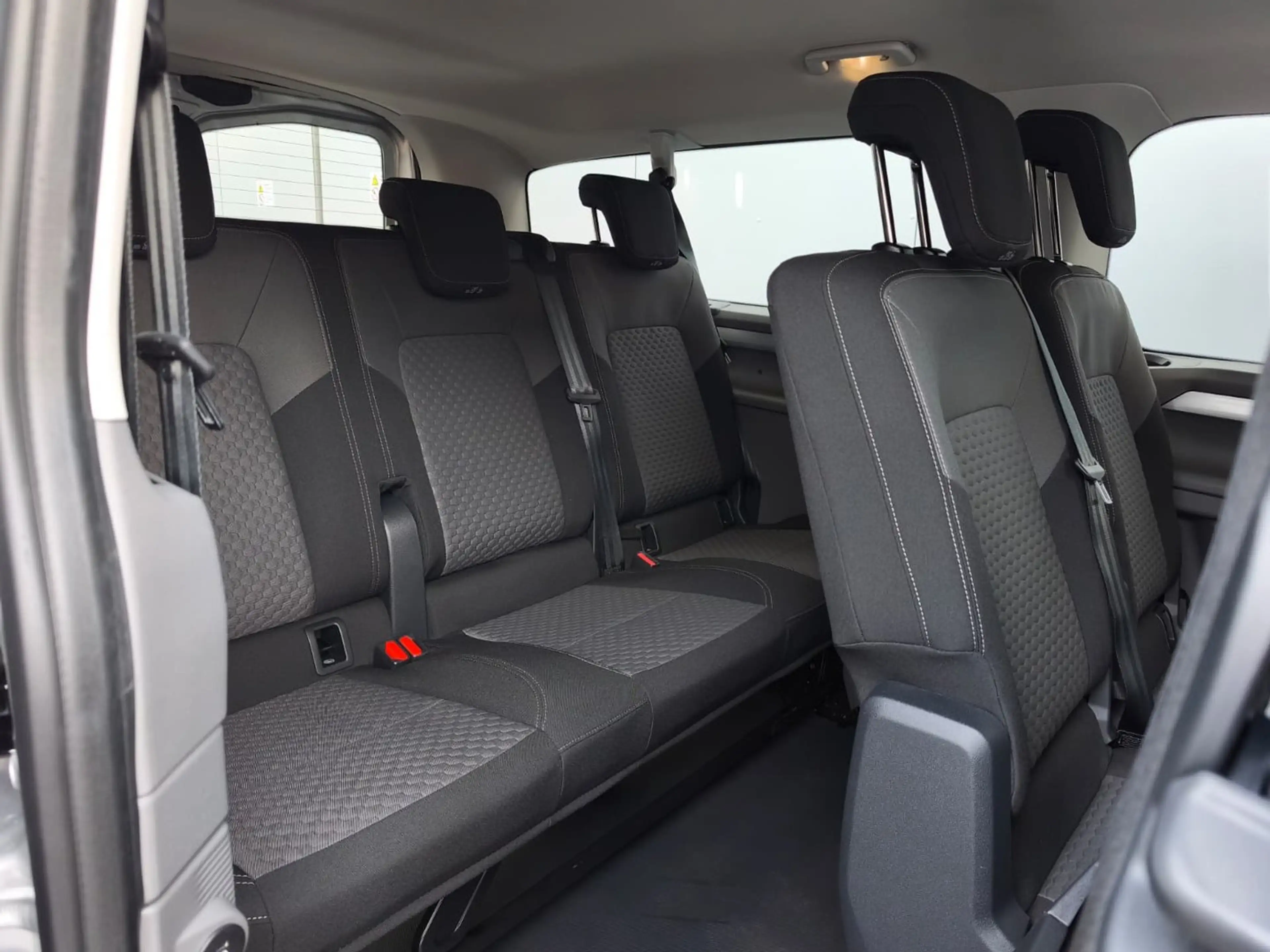 Volkswagen T7 Caravelle VW T7 Caravelle Life LR TDI 4MOTION — photo 15