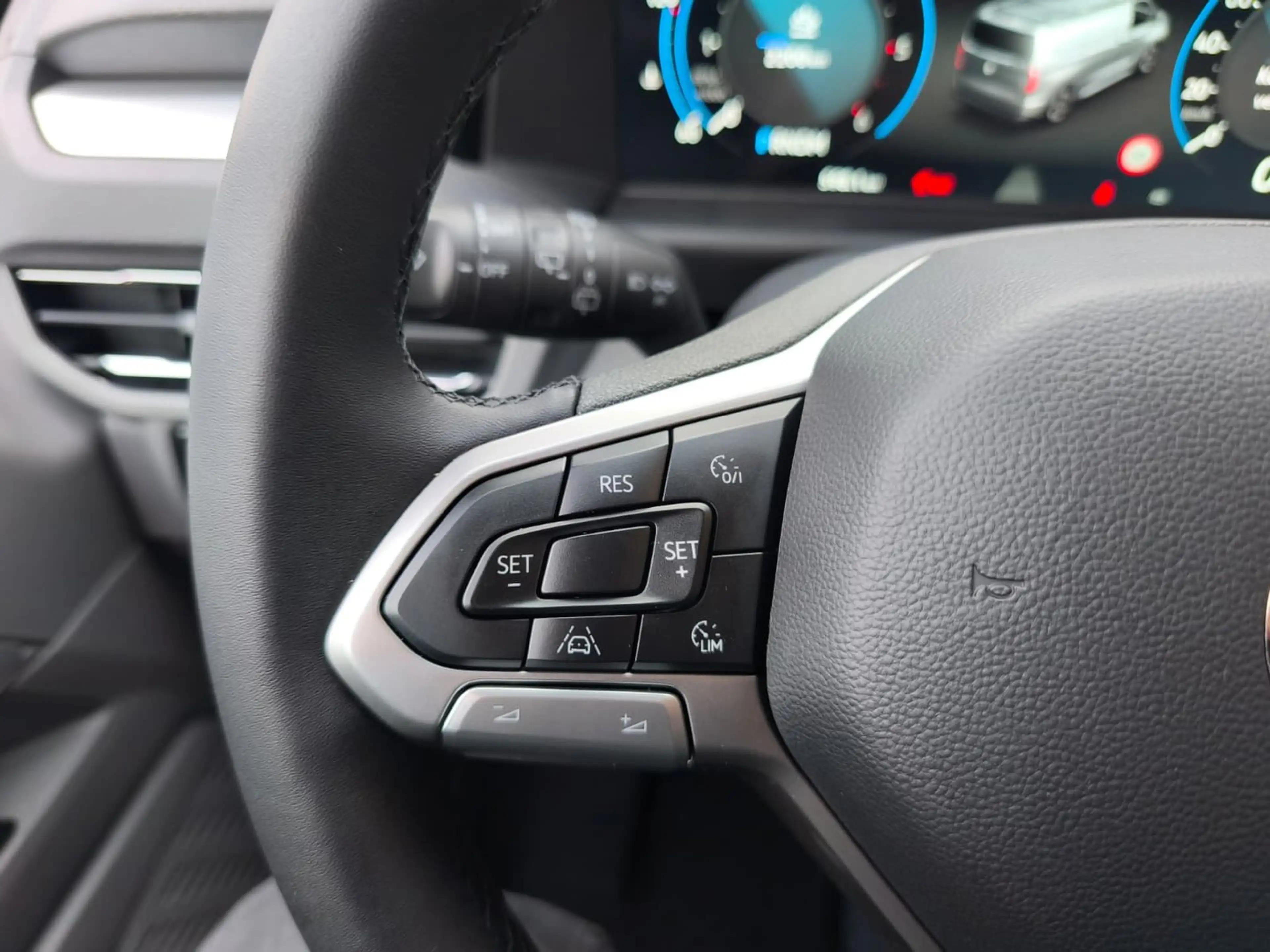 Volkswagen T7 Caravelle VW T7 Caravelle Life LR TDI 4MOTION — photo 9