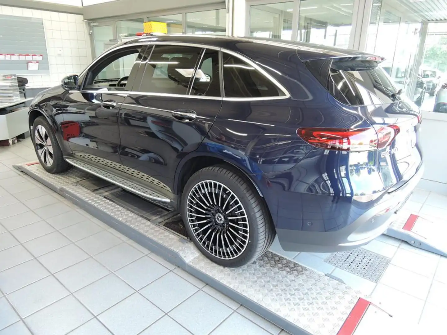 Mercedes-Benz EQC 400 4M AMG Line AMG/21"/Multibeam/360°K/AHK Blu/Azzurro - 2
