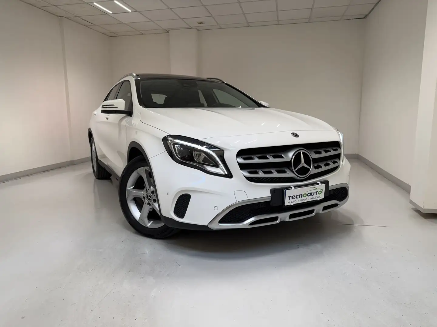 Mercedes-Benz GLA 180 GLA 180 Sport Bianco - 2