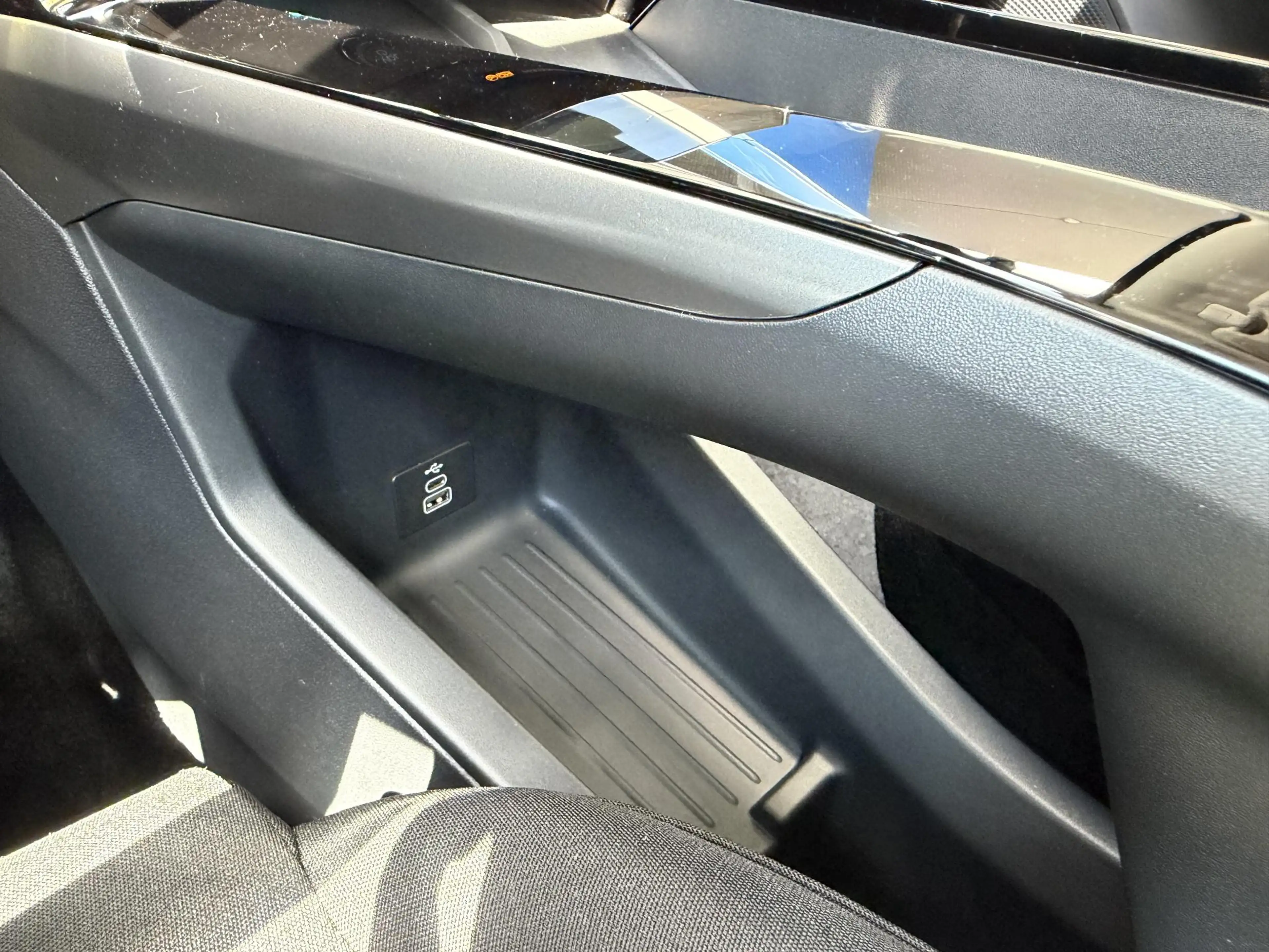 Ford Puma Gen-E Select 47 kWh — photo 34