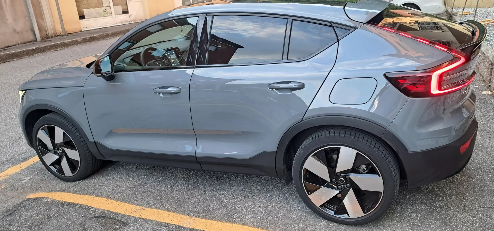 Volvo C40 C40 Twin Motor Ultimate AWD Recharge Grigio - 1