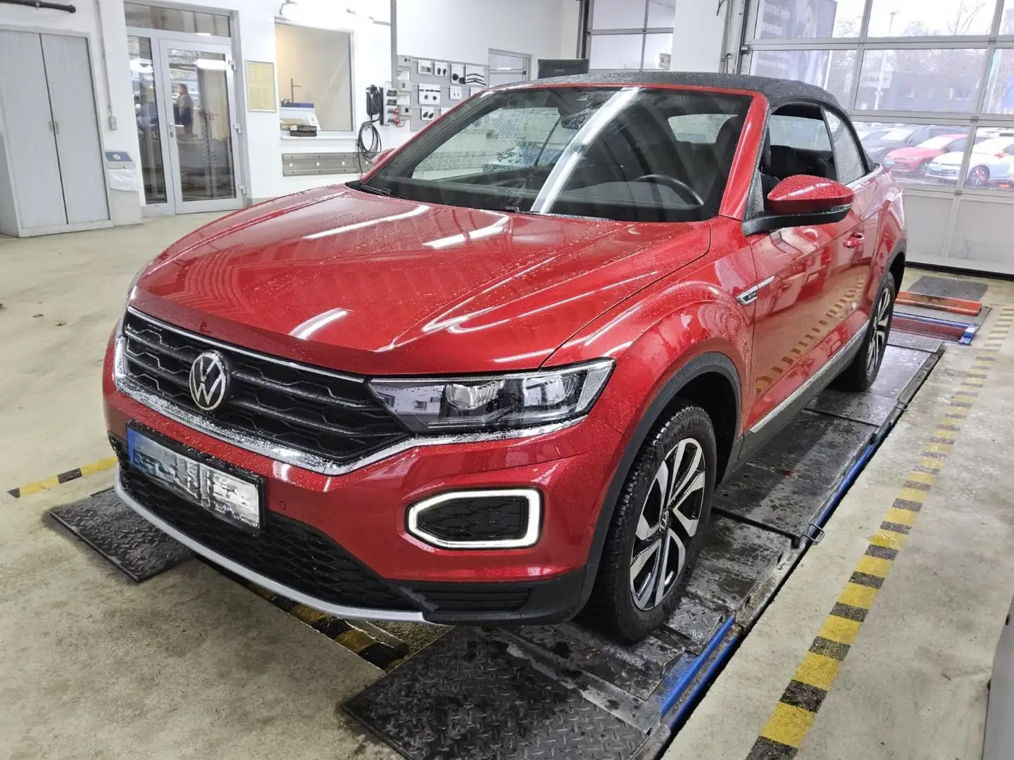 Volkswagen T-Roc 1.5 TSI Active*LED*Sitzheizung* Rot - 2