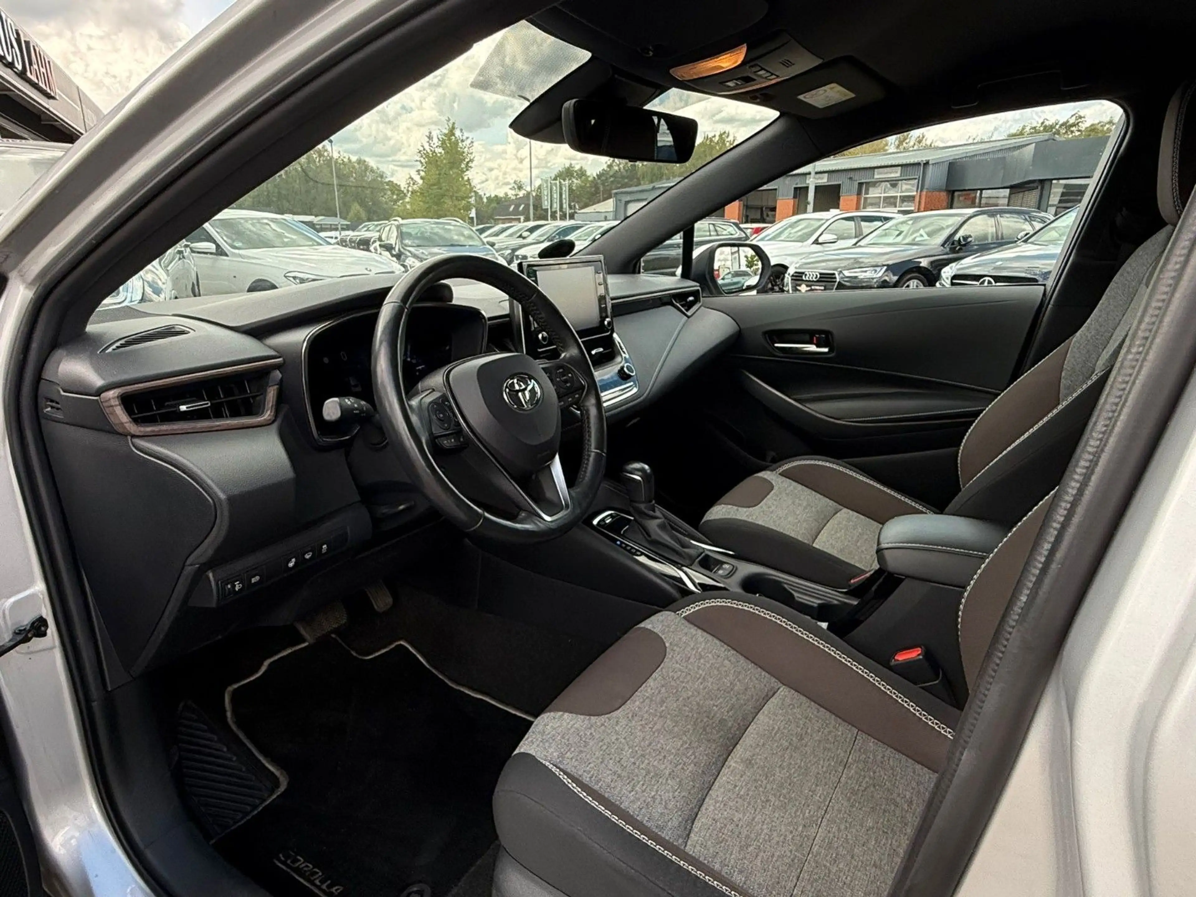 Toyota Corolla Touring Sports Hybrid"Trek"AHK*KEYLESS* — photo 13