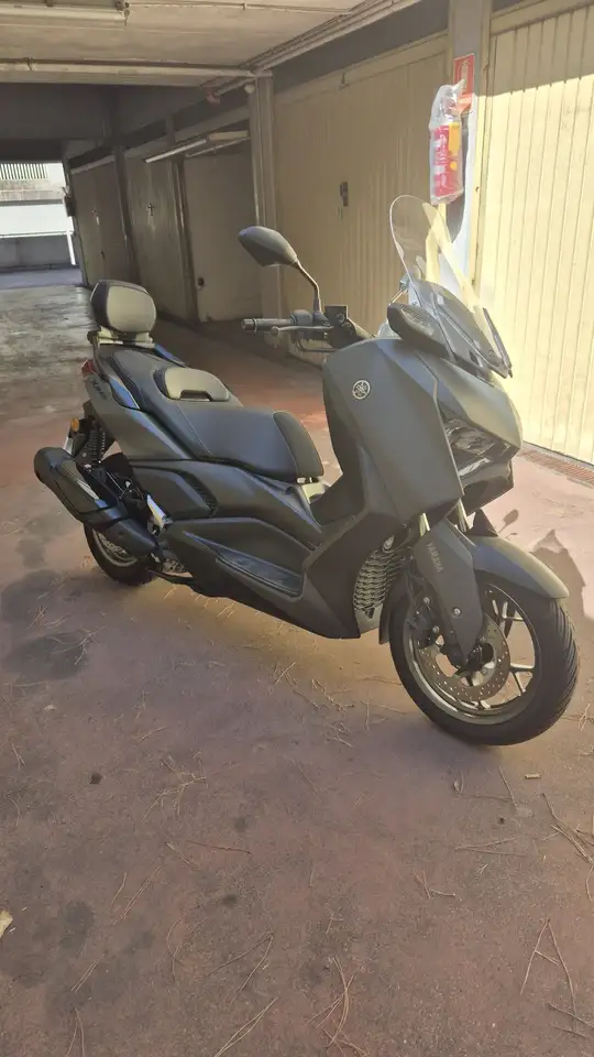 Yamaha X-Max 300