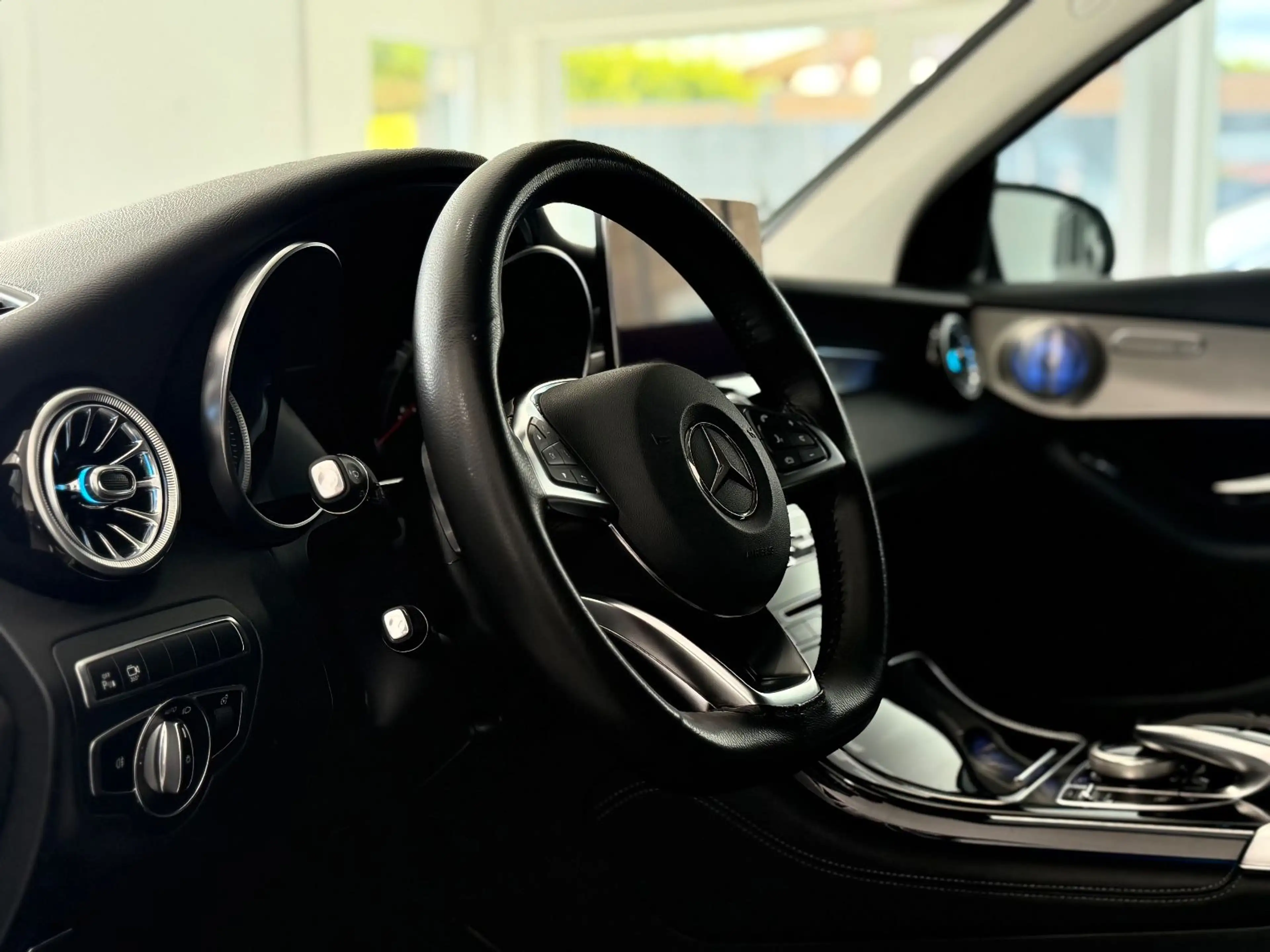 Mercedes-Benz GLC 350 d 4Matic/AMG-Line/360°/Pano/AHK/Ambiente — photo 13